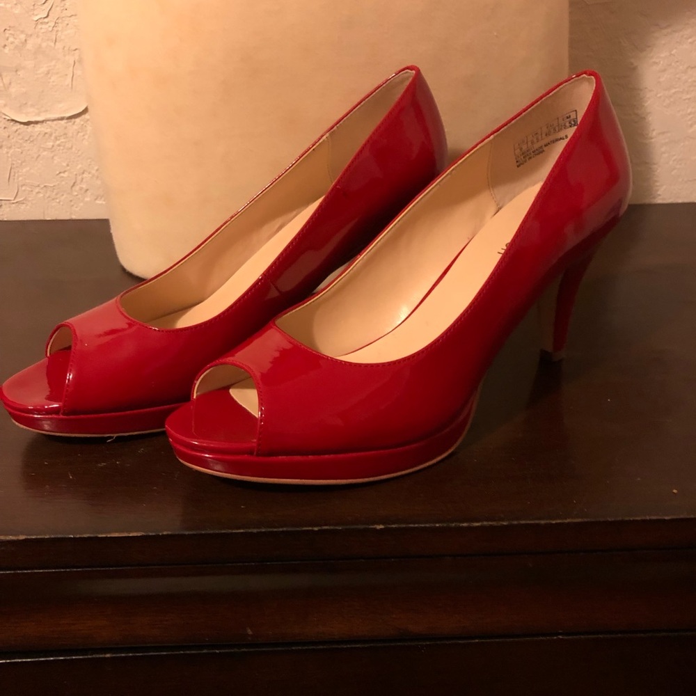 Red pumps